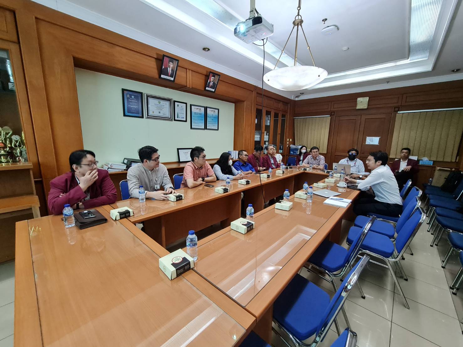 Dean of Faculty of Logistics and Digital Supply Chain Explores Collaborative Opportunities with Indonesian Universities