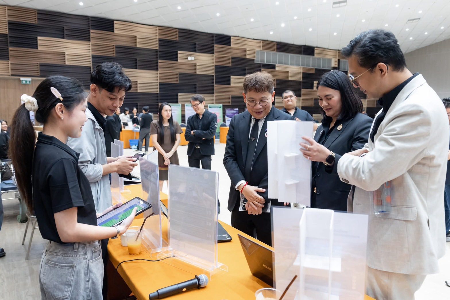 คณะโลจิสติกส์ฯ เข้าร่วมกิจกรรม “NU-RU-CONNEXT : สานพลัง วิจัยไทย ใช้งานจริง”