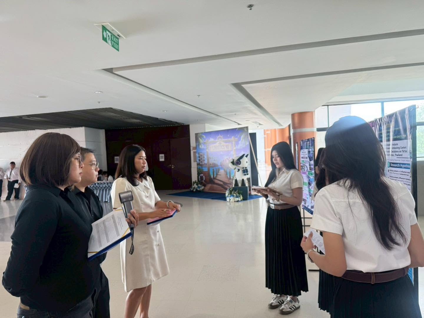 Poster Presentation Competition! บรรยากาศกิจกรรมการนำเสนอโปสเตอร์งานวิจัย